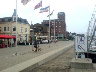 Auf der Hafenpromenade in Kappeln