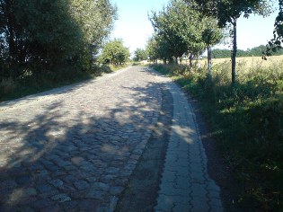 Radweg Berlin - Usedom: Pflasterpiste nahe der Blumberger Mühle