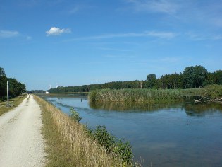 Blick vom Radweg auf die Donau