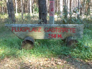 Hinweis zur Gaststätte beim Flugplatz Reinsdorf