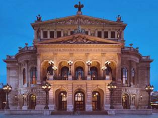 Alte Oper in Frankfurt am Main, Main-Radweg