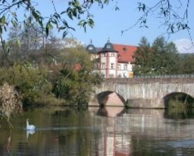 Blick auf das Huttenschloß in Gemünden, Mainradweg