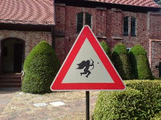 Obacht bei der Seemannskirche in Prerow am Ostsee-Radweg