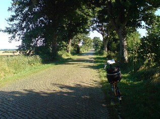 Schlechte Wegstrecke des Ostsee-Radwegs unweit von Reinberg