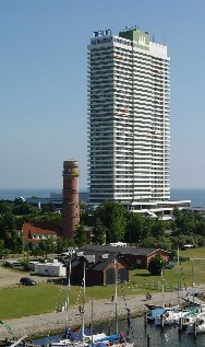 Alter Leuchtturm und Maritim in Travemünde