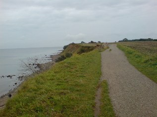 Unterwegs auf dem Ostseeküsten-Radweg: Steilküste bei Brodten