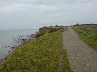 Unterwegs auf dem Ostseeküsten-Radweg: Steilküste bei Brodten