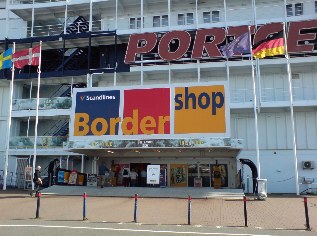 Unterwegs auf dem Ostseeküsten-Radweg: Fehmarn-Bordershop in Puttgarden auf der Insel Fehmarn