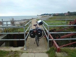 Unterwegs auf dem Ostseeküsten-Radweg: Engstelle bei Fischleger