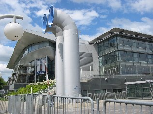 Sparkassen-Arena-Kiel, früher Ostseehalle genannt, Ostseeküsten-Radweg