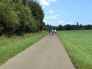 Unterwegs auf dem Radweg Liebliches Taubertal: Radweg unweit von Markelsheim